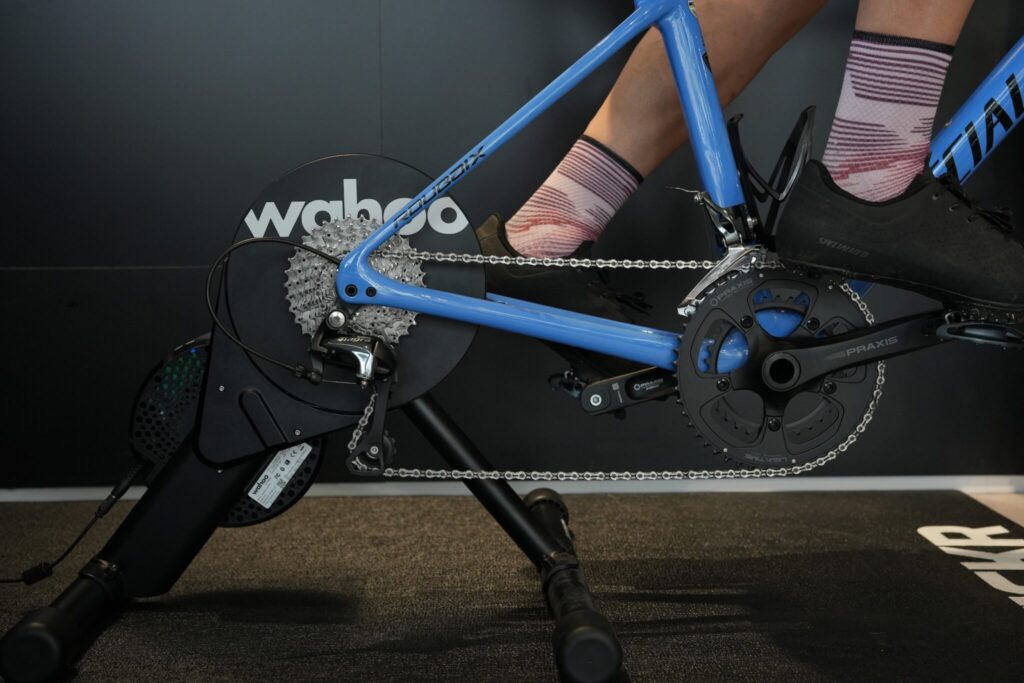 実走行に一番近いローラー台「Wahoo KICKR」シリーズ常設中！スマート