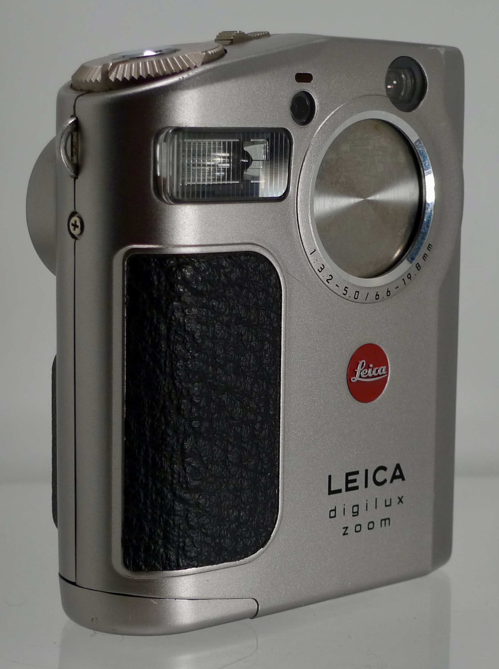 Vintage Digital: Leica Digilux Zoom - thegashaus
