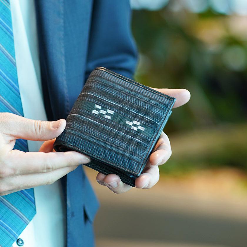 二つ折り財布｜ヤッサミ黒 | 八重山みんさー織り |あざみ屋｜BECOS