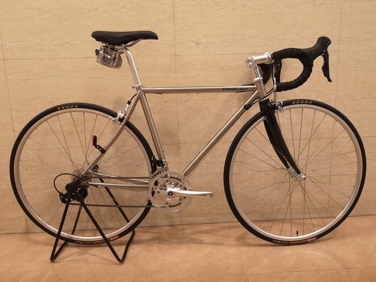 Calamita】クラシカルなクロモリロード、due+をご紹介します！ | 新宿