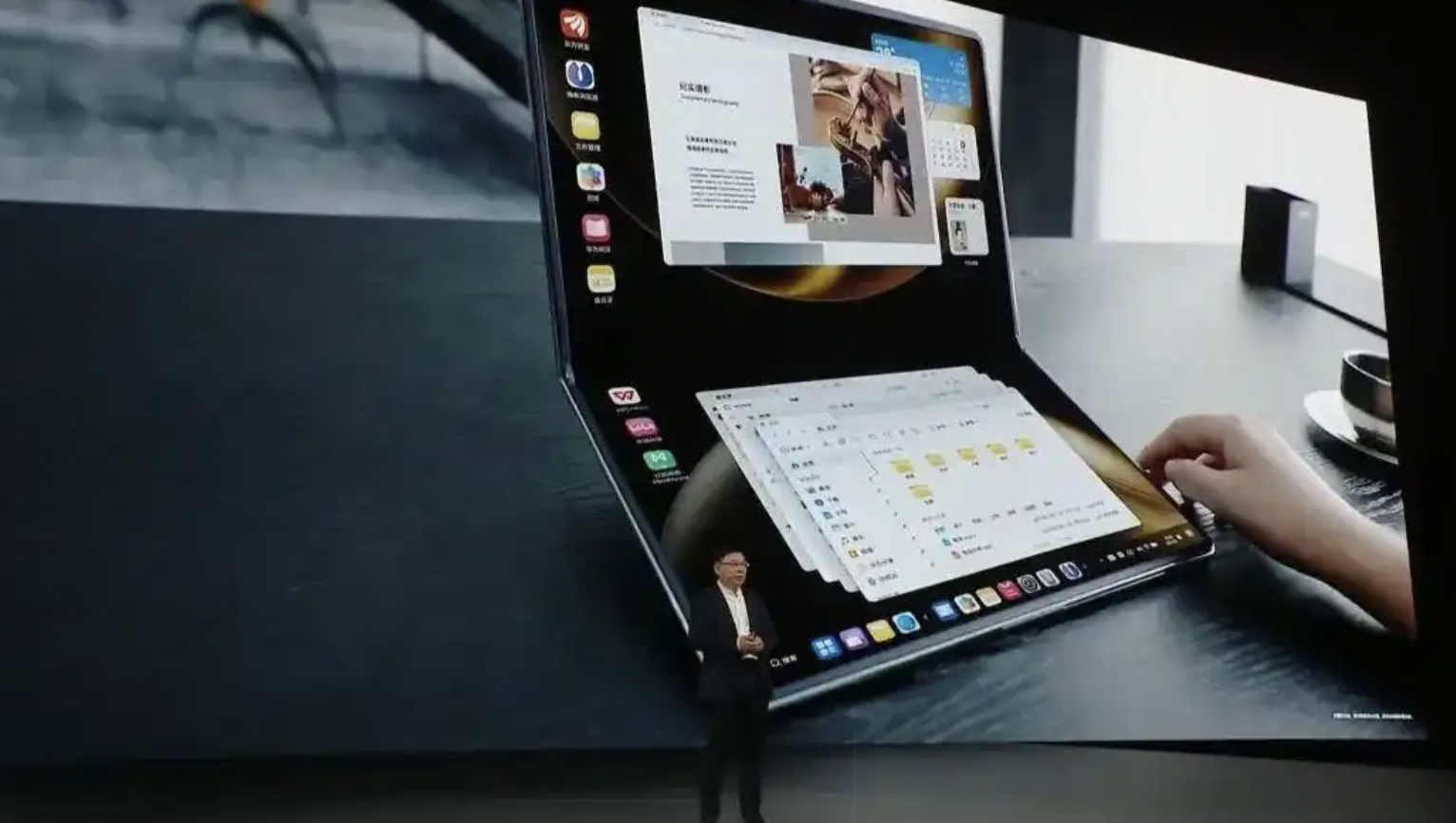ファーウェイ、初の折りたたみPCが話題に 国産OS搭載、発売直後に10万