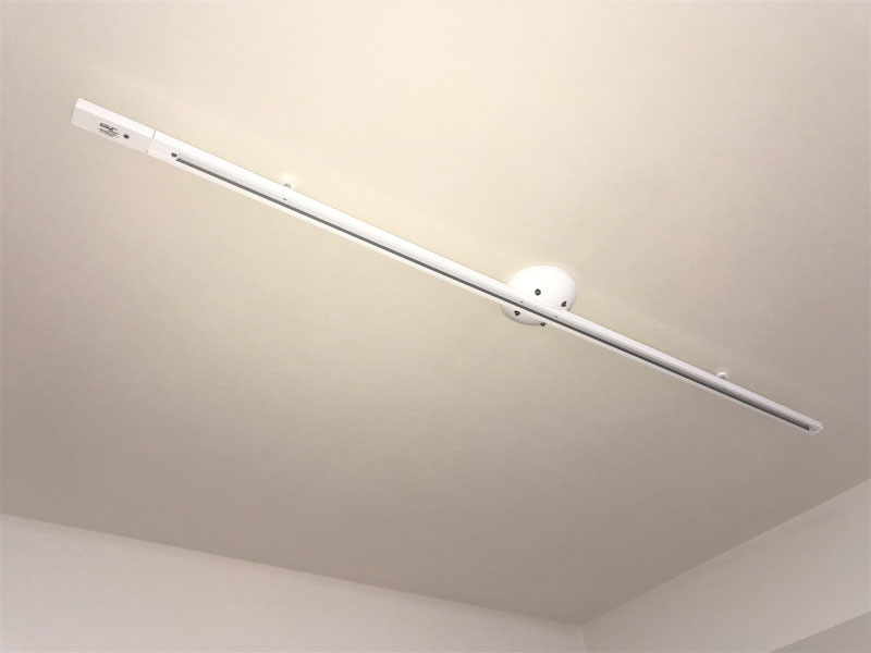 天吊り設置ですっきり快適！プロジェクターを天井に設置する方法