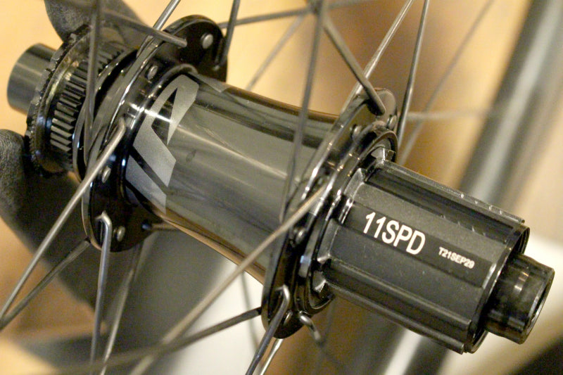 ジップ ZIPP 303S カーボン チューブレスレディ ディスク ホイール