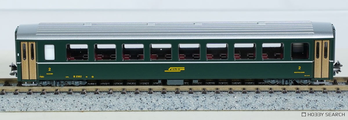 Ge6/6-I ＜レーティッシュ・クロコダイル＞ + アルプスの緑の客車 5両