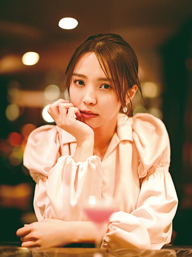 小林由依（櫻坂46）の2nd写真集、はじける笑顔や“女神の砂時計ボディ