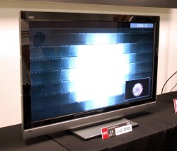 日立、“スリムブロック型”LEDバックライト搭載の液晶テレビ“Wooo