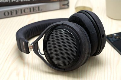 開放型＋ワイヤレス”という個性。オーディオテクニカ「ATH-HL7BT」は今