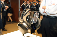 緋色の限定ヘッドホン・オーディオテクニカ「ATH-A900X LTD」を岩井喬