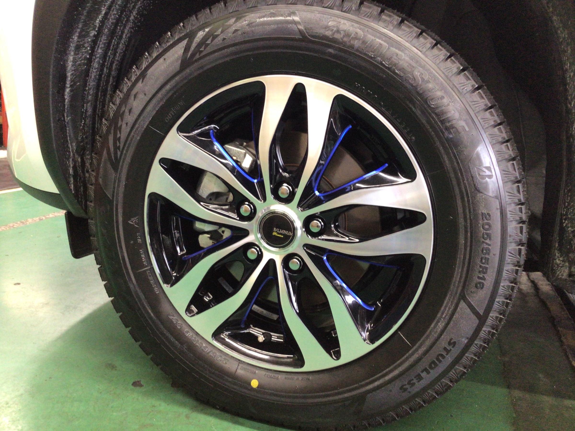 ヨコハマ iG60 205/65R16 スタッドレス ホイール4本 ヤリスクロス