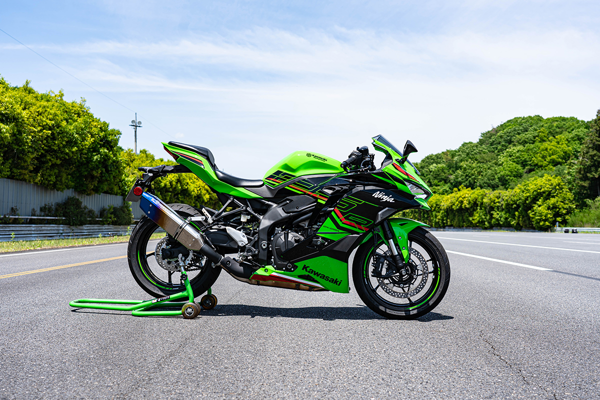 トリックスター / Ninja ZX-25R (23-25) 政府認証スリップオンマフラー