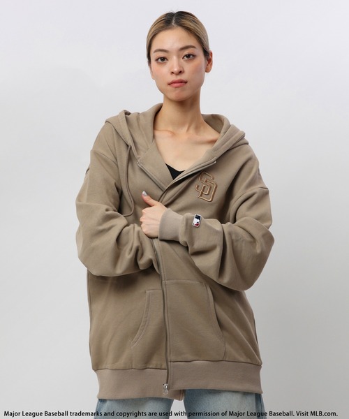 BACK TO THE FIELD パーカー 「MLB」3Dロゴ刺繍オーバーサイズZIP