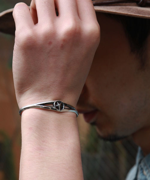 amp japan（アンプジャパン） バングル トライアングル ワイヤー