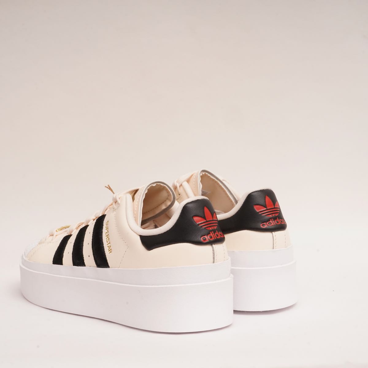 アディダス スーパースター ボネガ ベージュ ブラック スニーカー