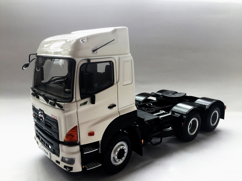 Exquisite,Collectible Alloy Model Gift 1:24 HINO 700 Heavy Duty