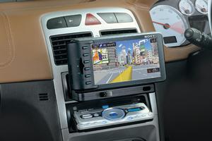 ASCII.jp：スマホ登場よりはるか昔、ソニーのカーナビは高価で高性能な