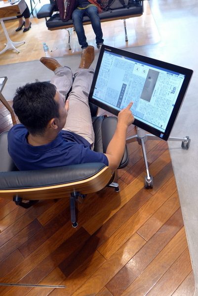 ASCII.jp：新しいPCの可能性、Lenovo HORIZONが登場 (1/3)