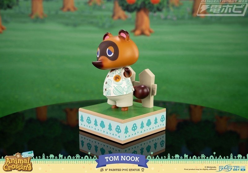 左手を挙げてあいさつする姿を全高約22センチで再現！『あつまれ