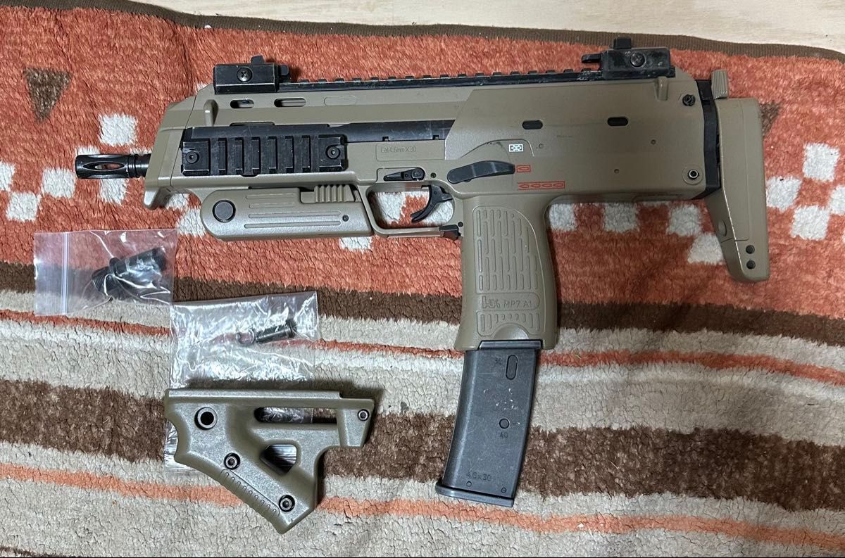 美品 東京マルイ MP7A1 ガスブローバック タンカラー gbb 予備マガジン