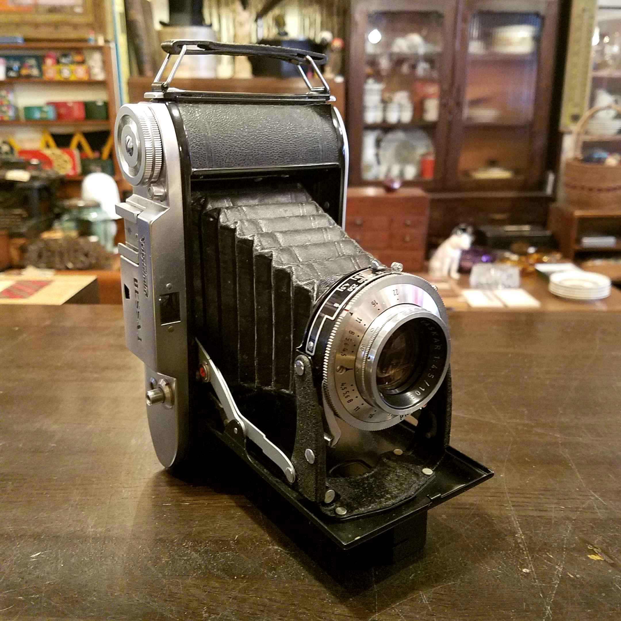 ヴィンテージなドイツ製蛇腹カメラ・フォクトレンダー ベッサ1