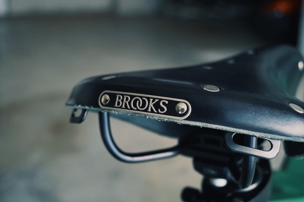 BROOKS B17