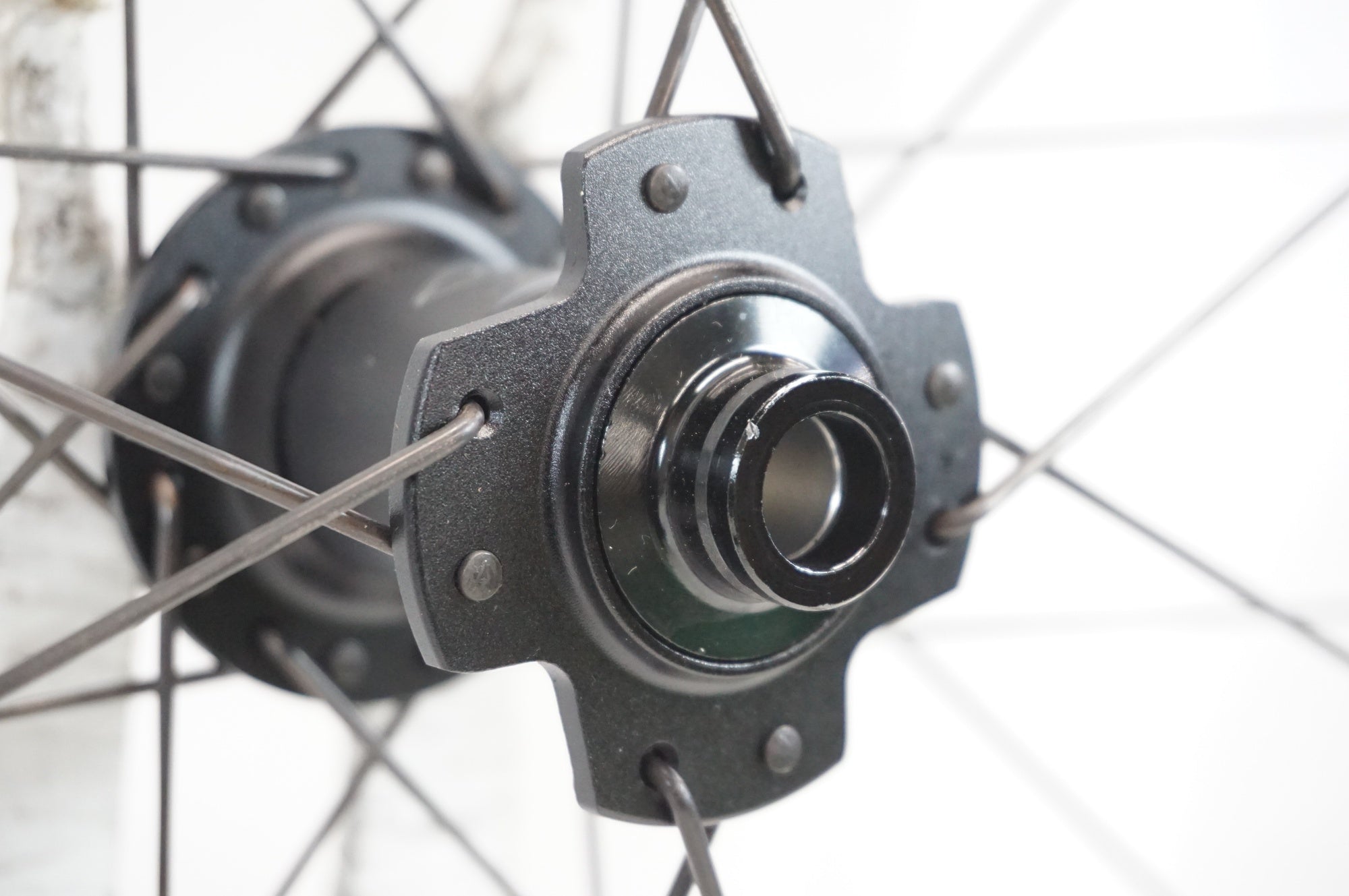 VELOMANN 「ベロマン」 PALLADIUM CL DISC TUBELESS SHIMANO 11s