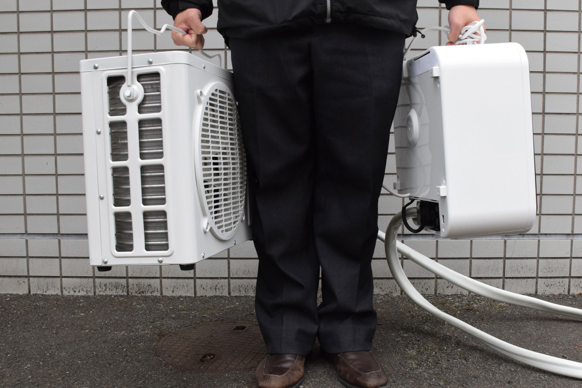 室内機と室外機を持ち運びできる床置き型クーラー「CLECOOL V」 - Car