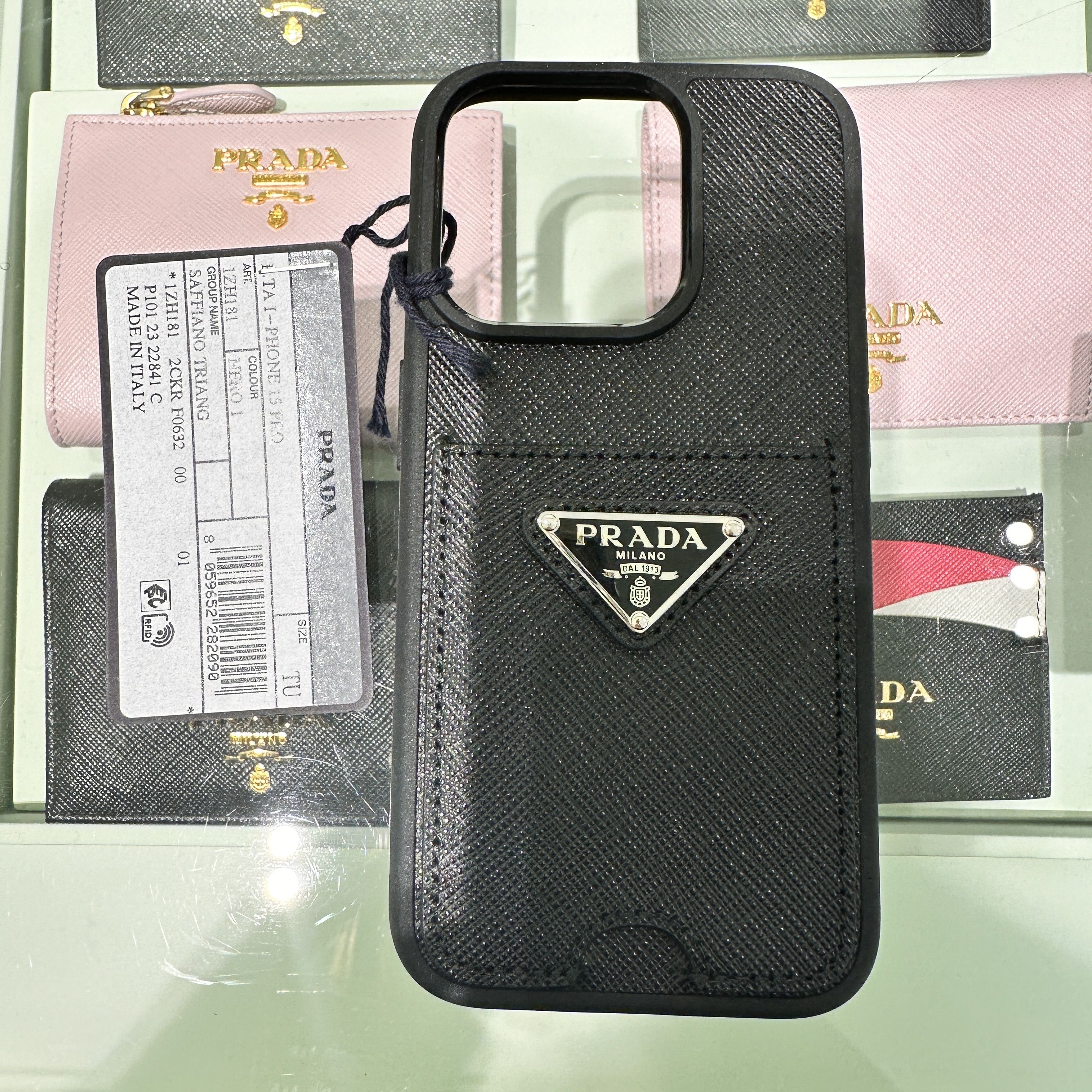 PRADA】カード収納ポケット付きiPhone15Pro/15proMaxケース (PRADA