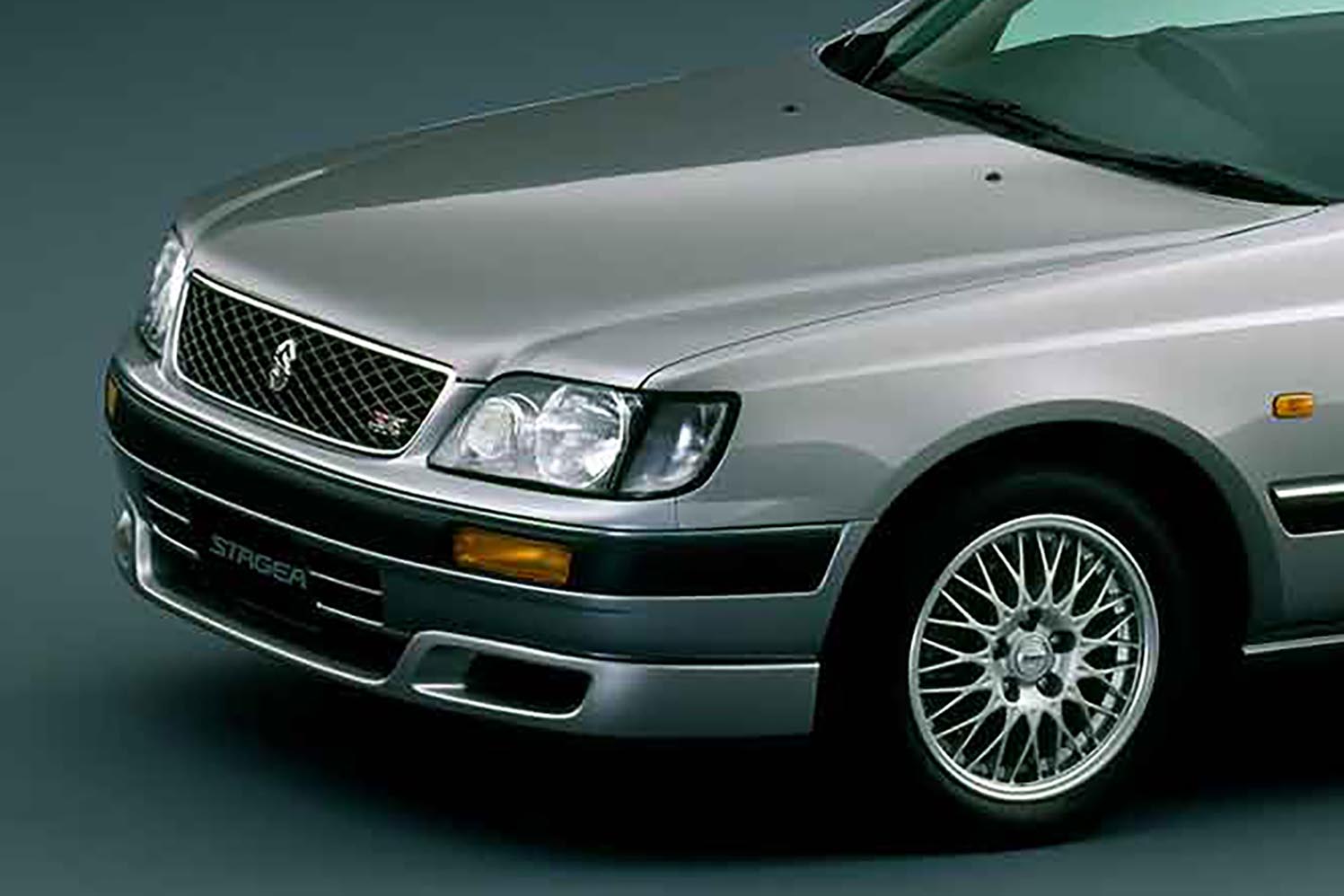 国産最高レベルの走れるワゴンとして登場した初代日産ステージアが名車