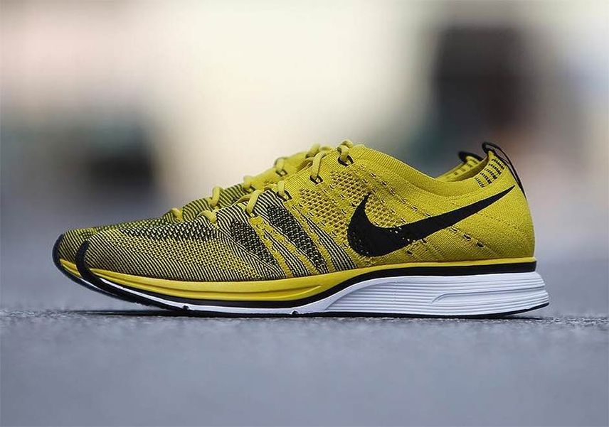 ナイキ フライニットトレーナー (NIKE Flyknit Trainer) の新作・中古