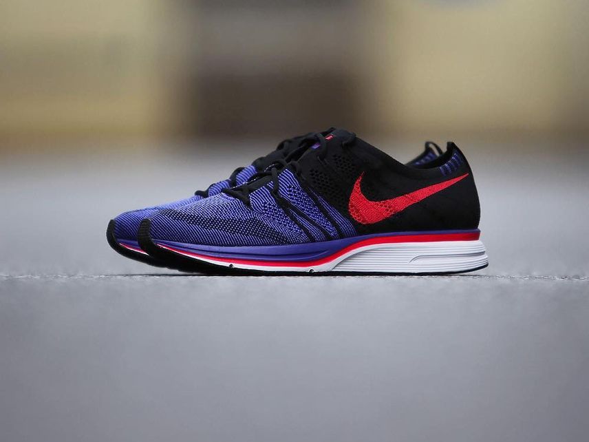 ナイキ フライニットトレーナー (NIKE Flyknit Trainer) の新作・中古