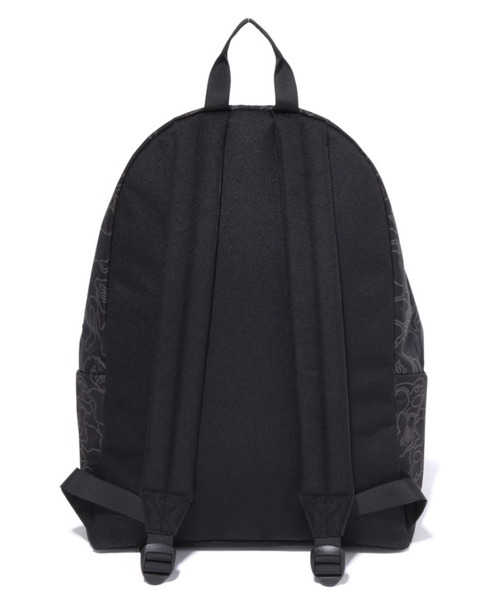 A BATHING APE（アベイシングエイプ）の「NEON CAMO SHARK DAY PACK