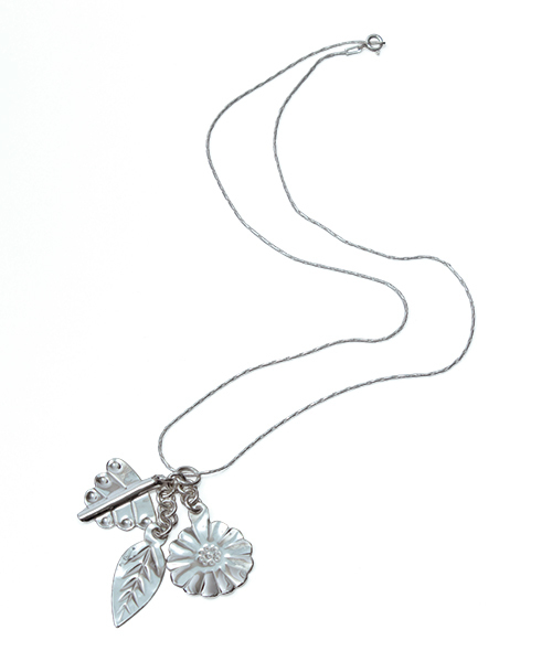 fennica（フェニカ）の「＜Unisex＞金細工またよし / 房ネックレス（大