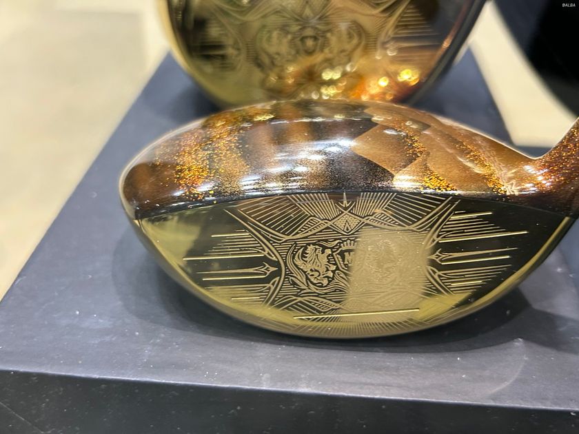 マジか!? 2750万円のゴルフクラブセットって何だ!? こんなの打てません