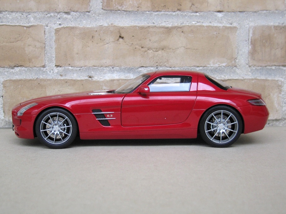 Norev 1:18 Mercedes SLS AMG (red) | DiecastXchange Forum