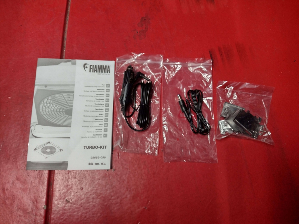 NV350 キャラバン 釣り車カスタム記録㊱ ターボキット（換気扇