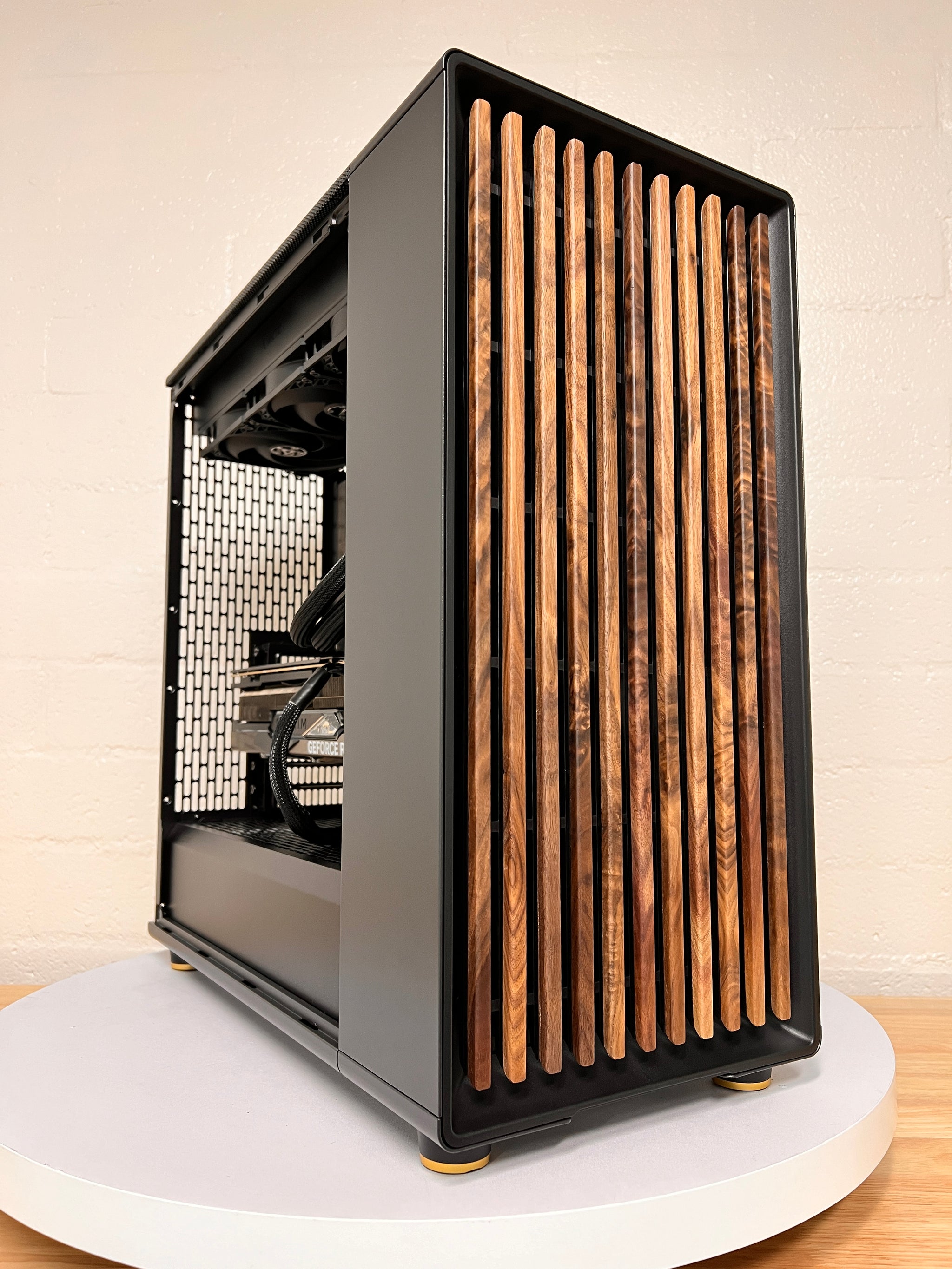 WS FD North XL: AMD Ryzen 9 9950X3D / 96GB DDR5 / 2TB Gen5 SSD