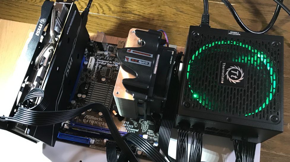 1つの電源ユニットで4つのグラボを動かす | へたれちゃんのFPS上達