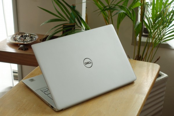 Inspiron 13 7000(7391)レビュー/デル史上初となる955gを実現した