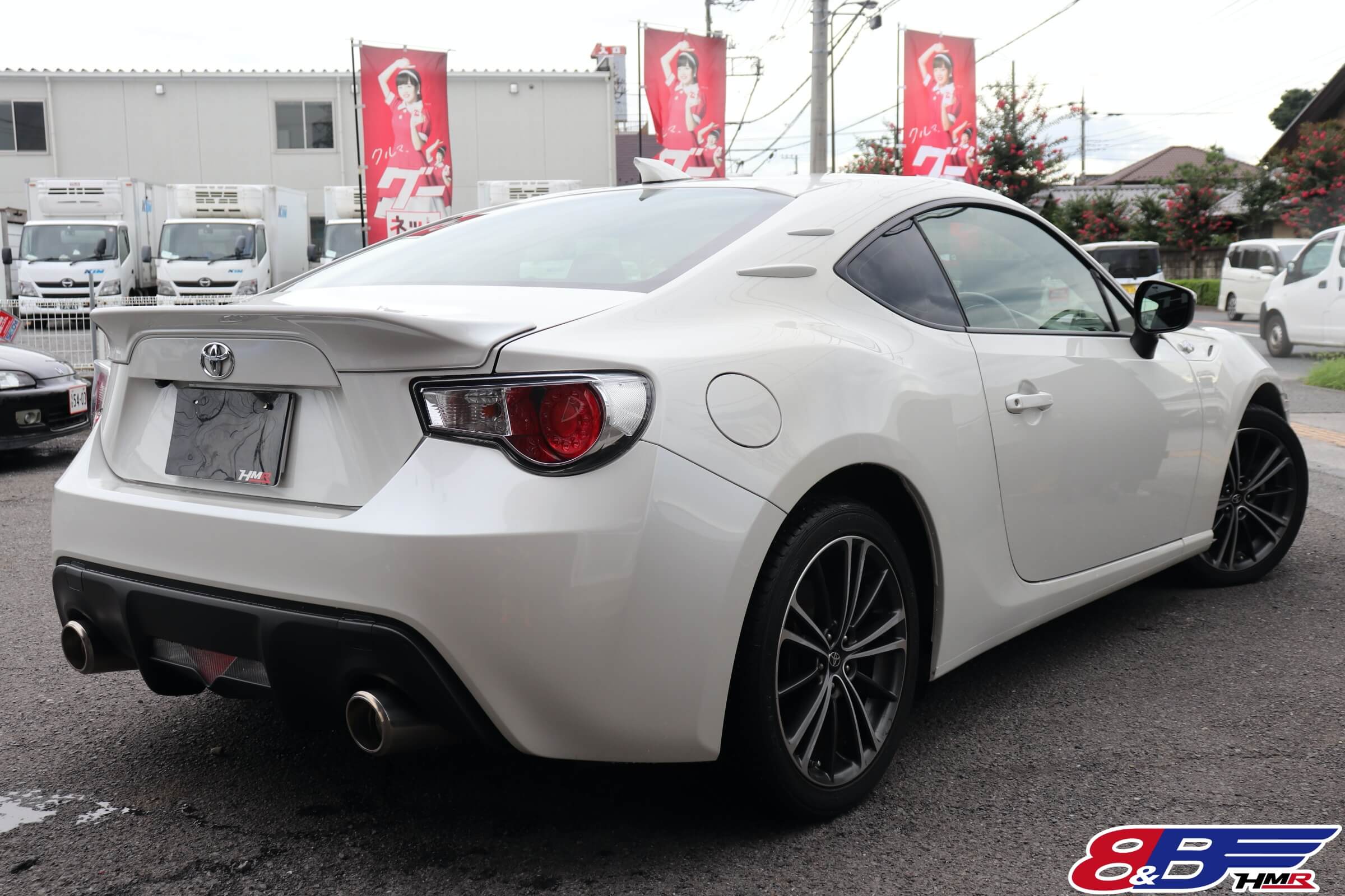 86 2.0 GT サテンホワイトパール B型入庫！TRDトランクスポイラーにSD