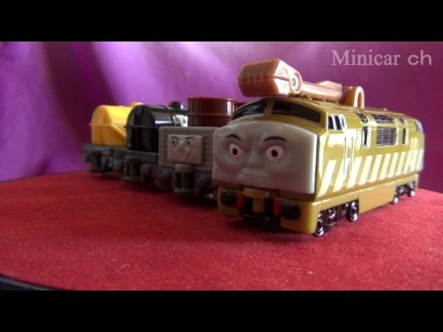 トミカ トーマス ディーゼル10と3つの貨車 - YouTube