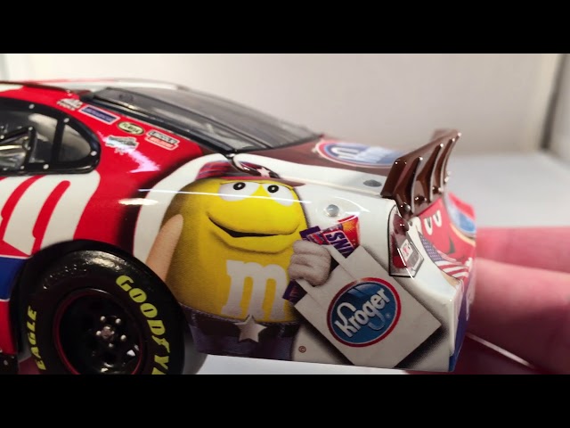 Review: 2007 David Gilliland #38 M&Ms 4th Of July Ford Fusion 1/24