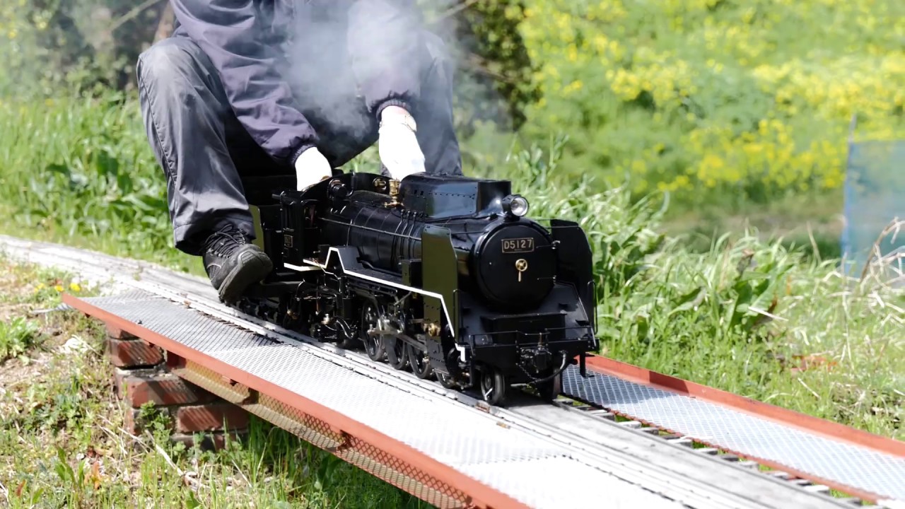 友人が入手した技巧舎製ライブスチーム機関車の試運転 - YouTube