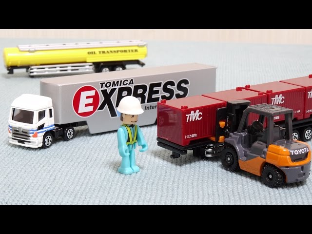 トミカ たのしいトレーラーステーション つけかえトレーラーセット