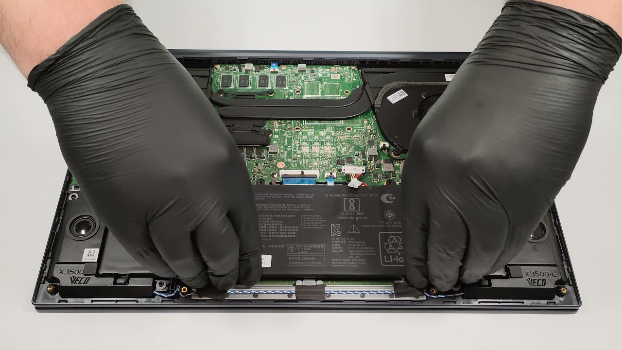 ASUS Vivobook Pro 15 OLED (M3500)の内部 - 分解とアップグレードの