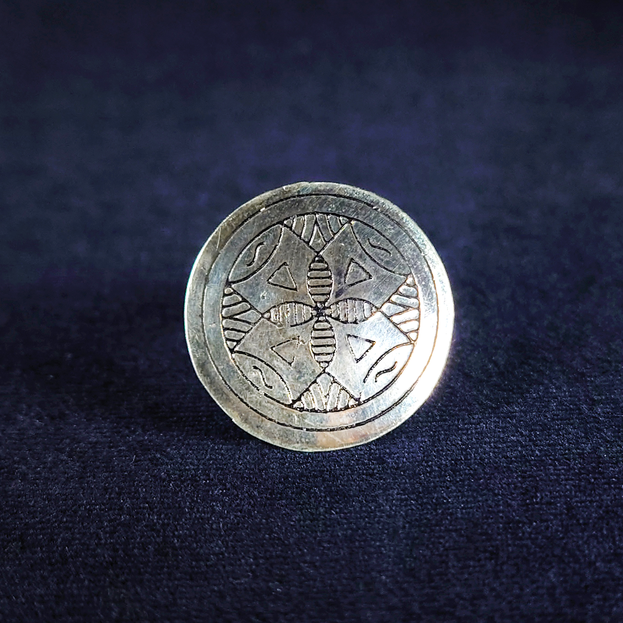 トゥアレグ シルバー リング 円形フェイス モロッコ伝統模様