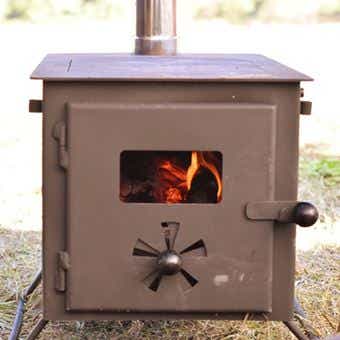 初めての薪ストーブは「はじめてのまきちゃん」!? 冬キャンプ始めて