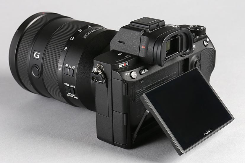 話題の高画素ミラーレス、ソニー「α7R III」の満足点と不満点 - 価格