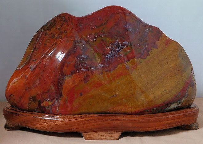 緋山酔恭「山水石美術館」 全国の水石・美石を紹介 佐渡 羽茂五色石