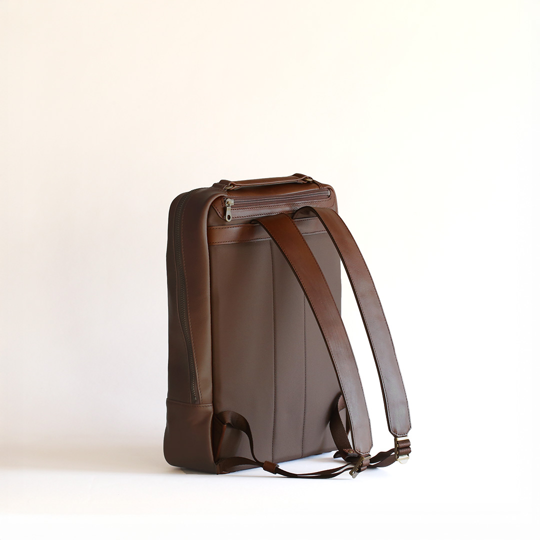 ホーガンズアレイ/レザーバックパック | 香久山鞄