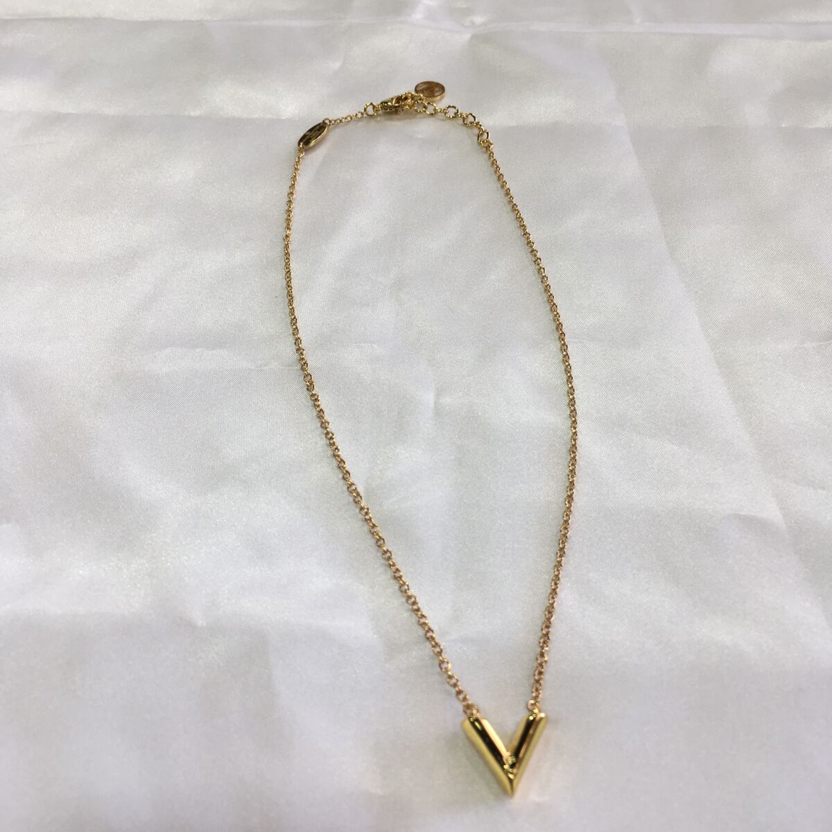 ルイ・ヴィトン LOUIS VUITTON エセンシャルV ネックレス GP – キングラム